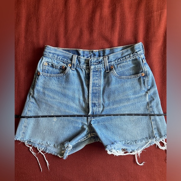 My (favorite) pair of vintage Levi’s shorts 😭 - Picture 4 of 14